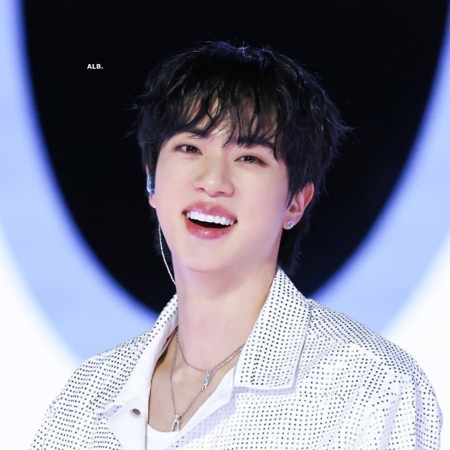 진 (방탄소년단)의 최신 사진