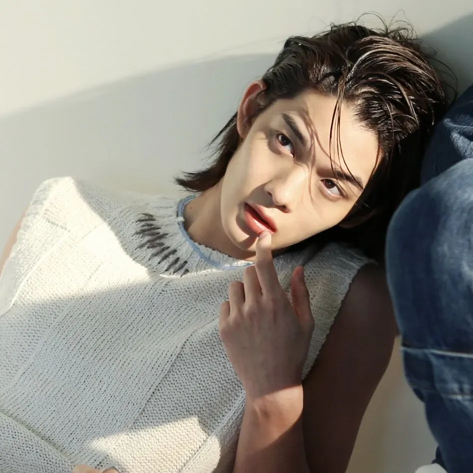 Behind-the-scenes cut of Bae Jinyoung