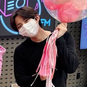 Behind-the-scenes cut of Hui (PENTAGON)