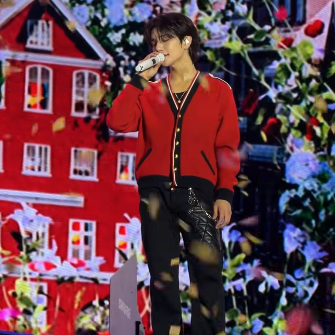 Behind-the-scenes cut of Joshua (SEVENTEEN)