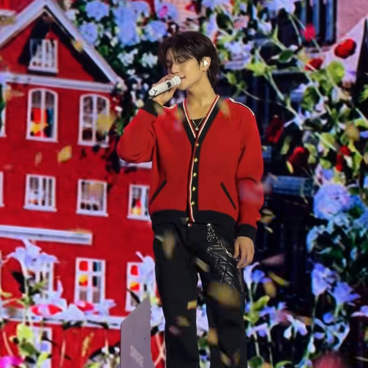 Behind-the-scenes cut of Joshua (SEVENTEEN)