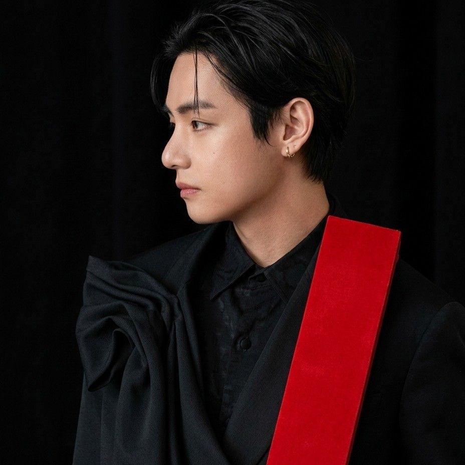 뷔 (방탄소년단)의 최신 사진