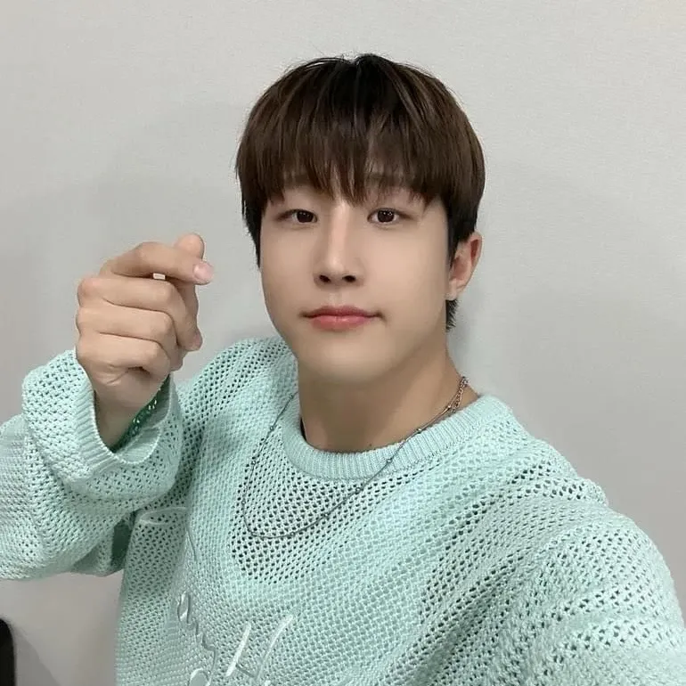 Latest photo of Jinjin (ASTRO)
