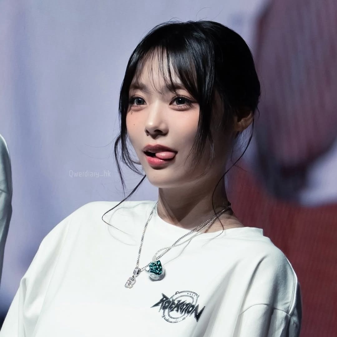 A moment captured by Siyeon (QWER)'s fan