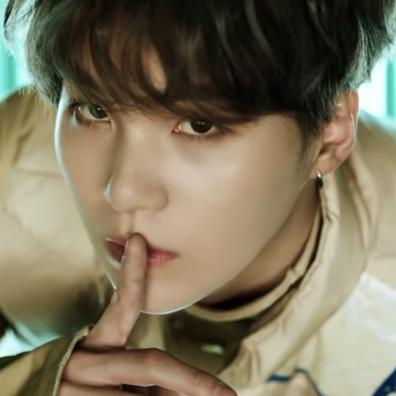 Foto aktivitas terbaru SUGA (BTS)