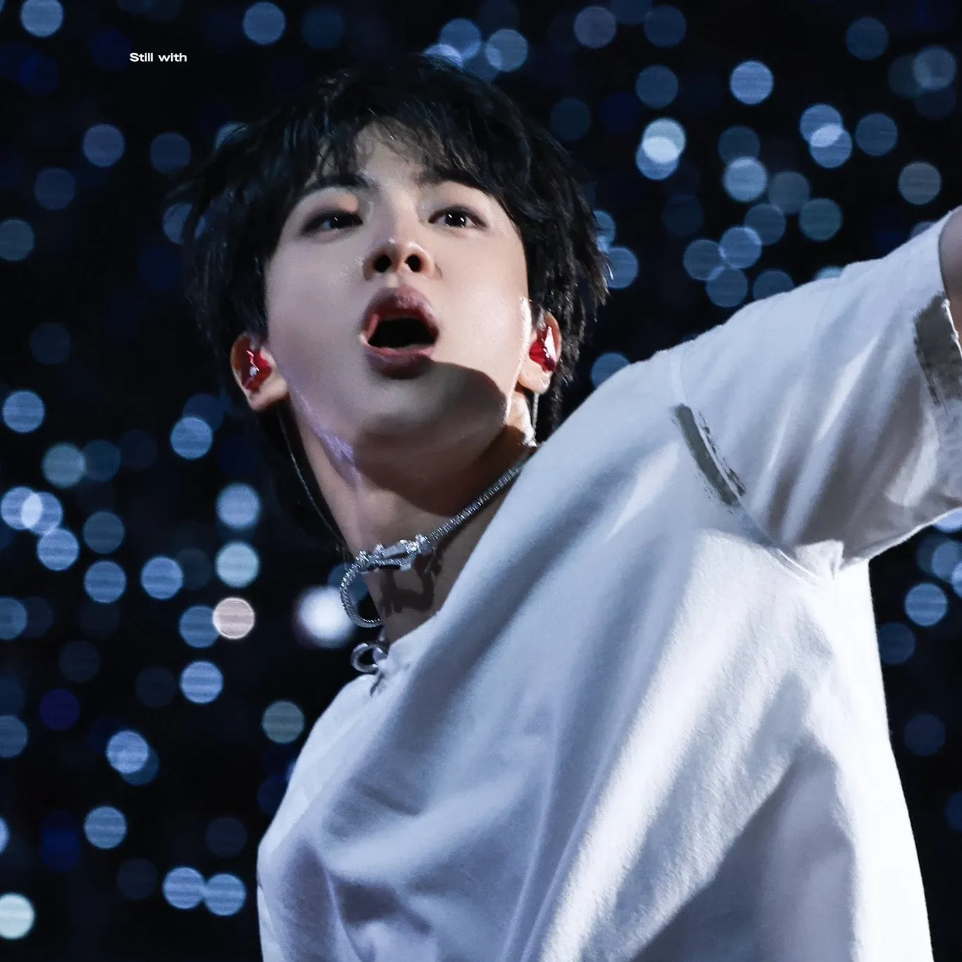 Momen yang diabadikan oleh penggemar Jin (BTS)