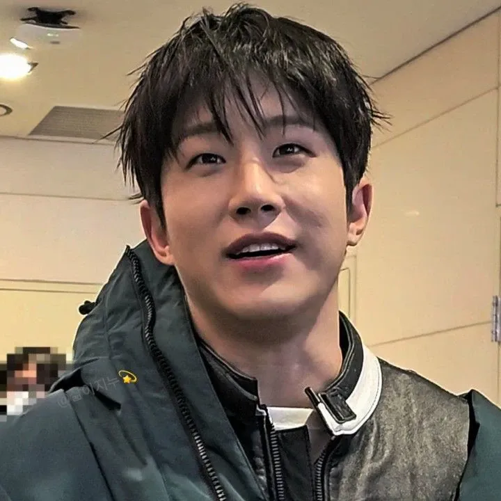 Latest photo of Jinjin (ASTRO)