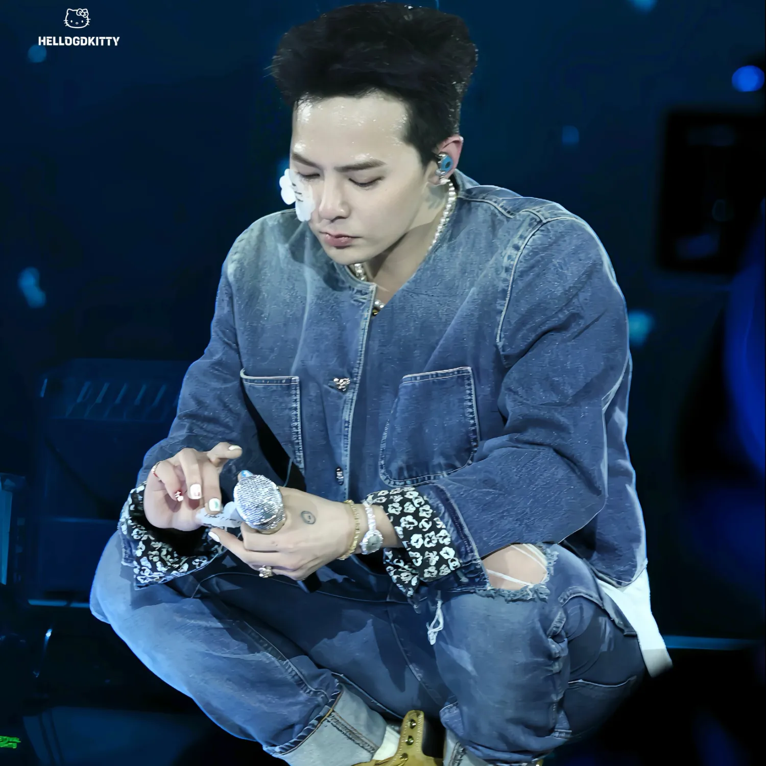 Foto aktivitas terbaru G-DRAGON (BIGBANG)