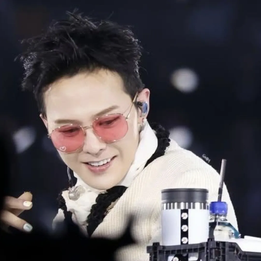 Momen yang diabadikan oleh penggemar G-DRAGON (BIGBANG)