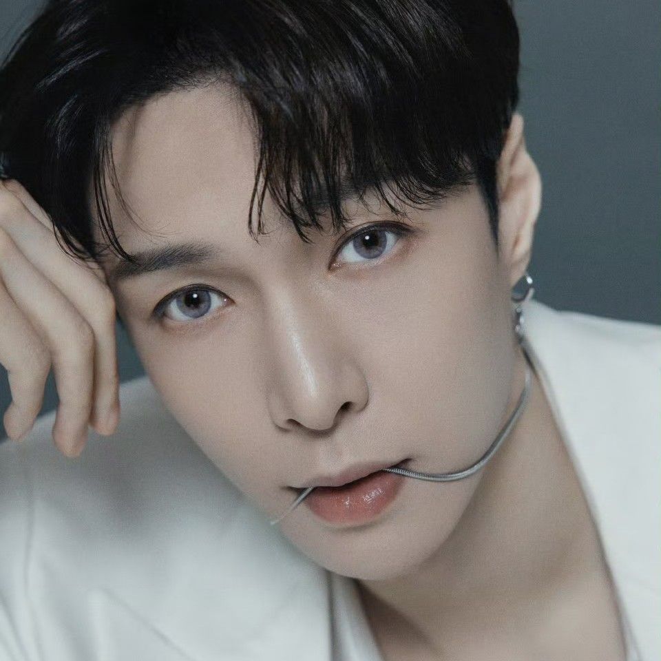 A moment captured by Lay (EXO)'s fan