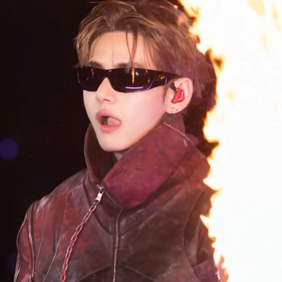 뷔 (방탄소년단)의 최신 사진