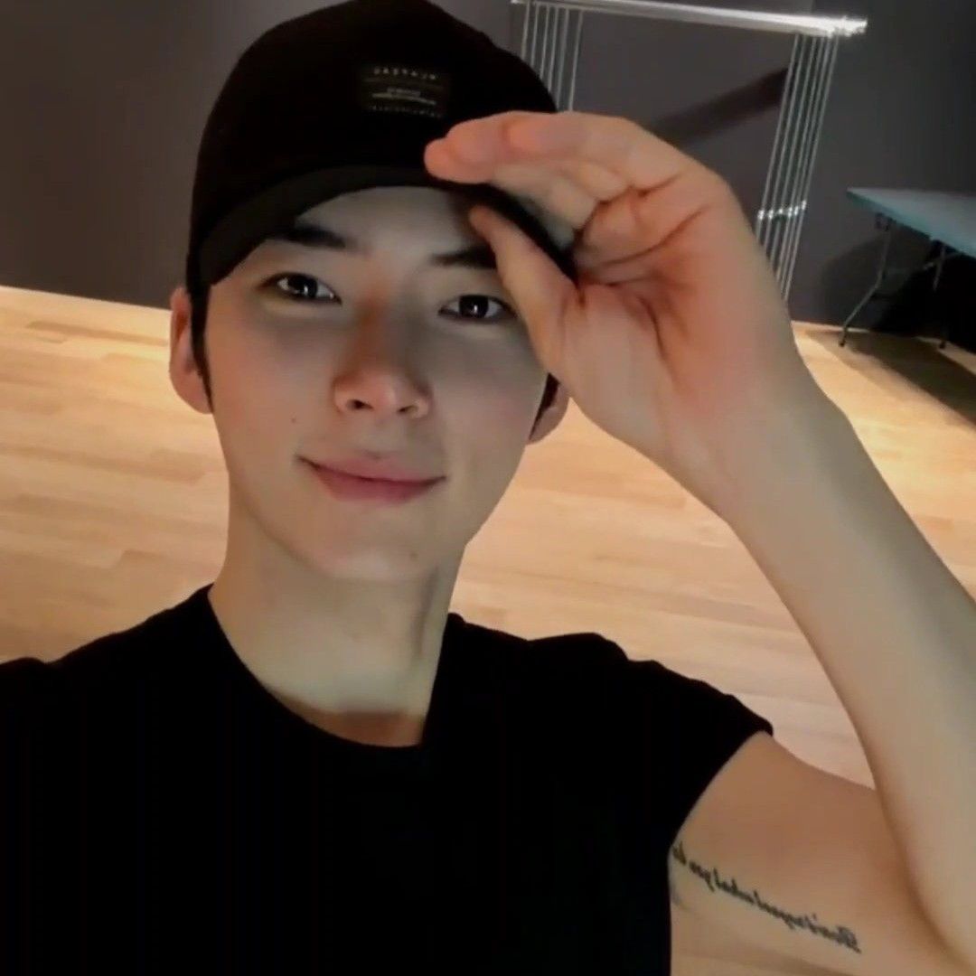 Potret di balik layar Sung Hanbin (ZEROBASEONE)