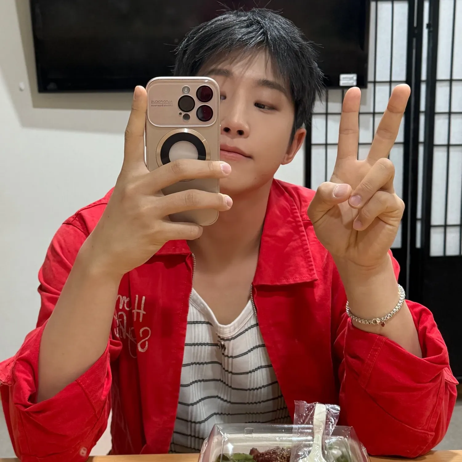 A moment captured by Jinjin (ASTRO)'s fan