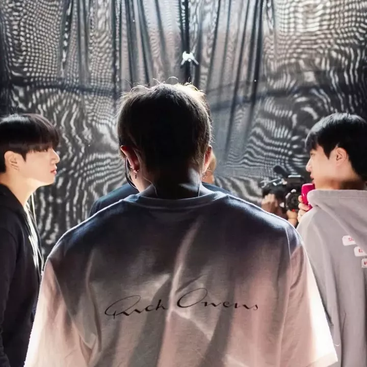 Foto aktivitas terbaru Jin (BTS)