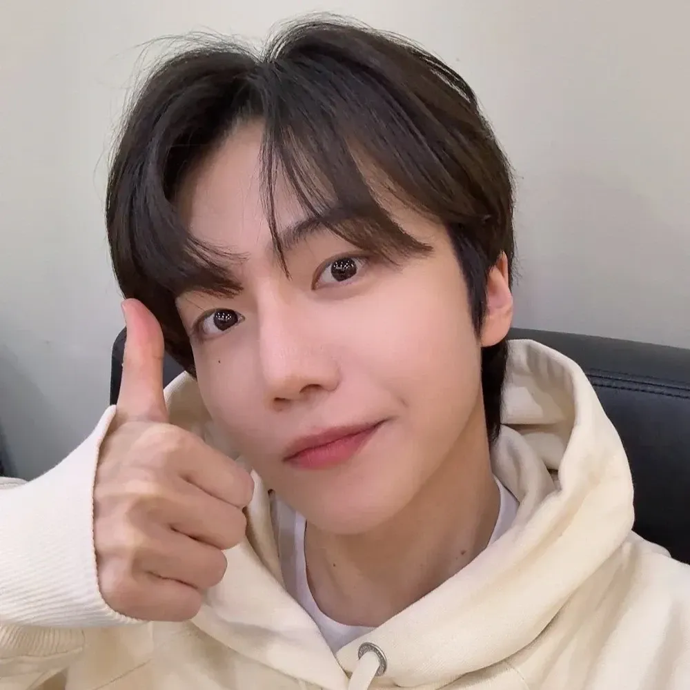 Recent activity shot of Jinho (PENTAGON)