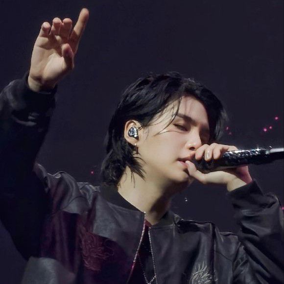 SUGA (BTS)の舞台裏ショット