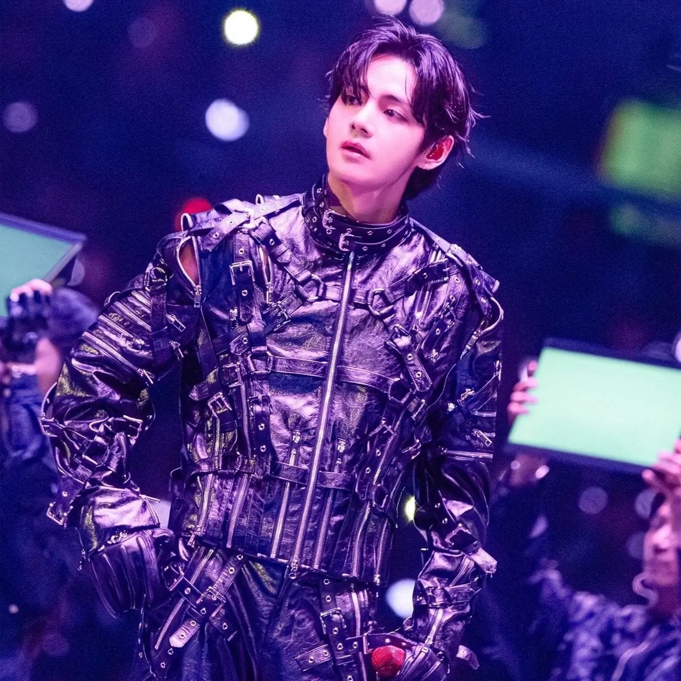 Foto aktivitas terbaru V (BTS)