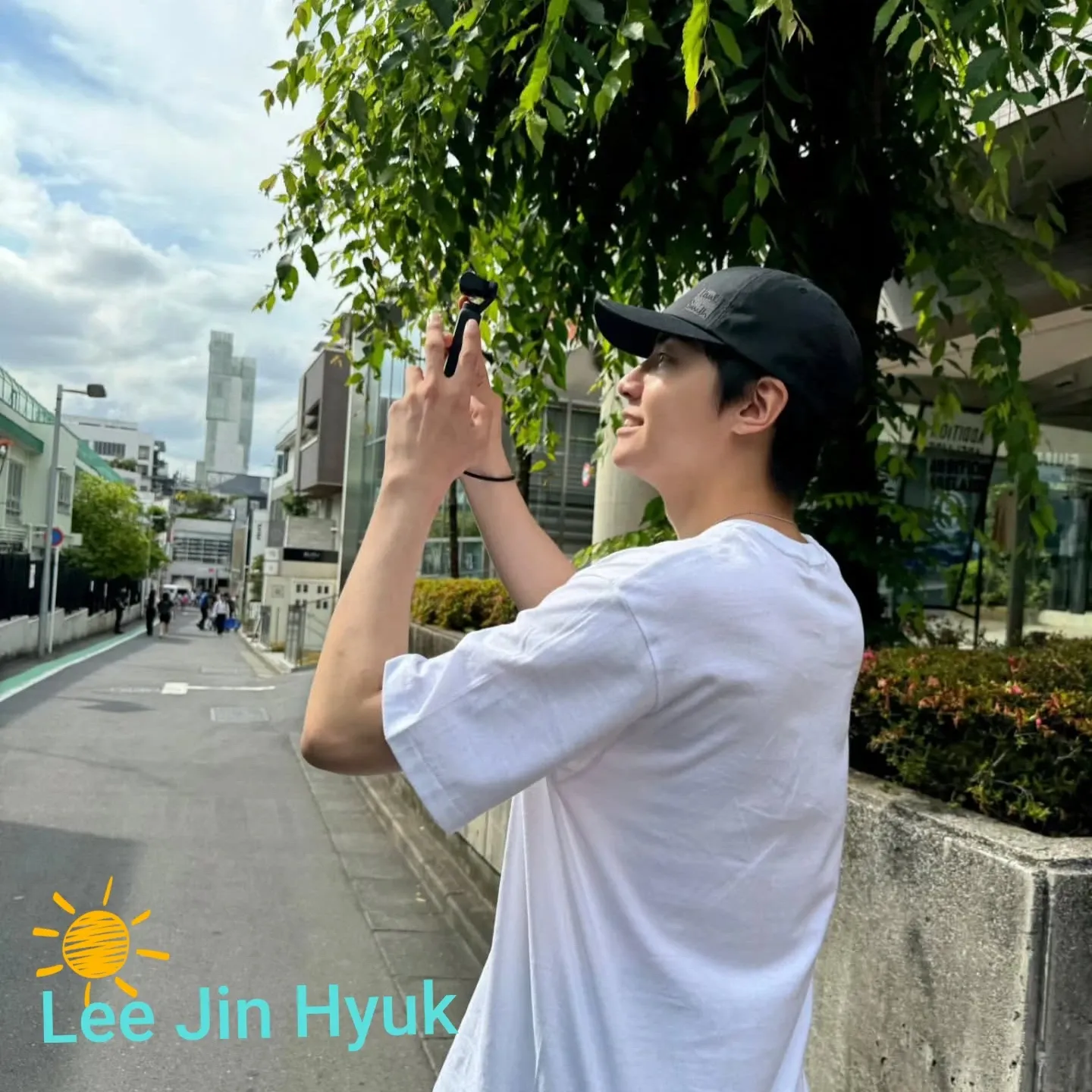 A moment captured by Lee Jinhyuk's fan