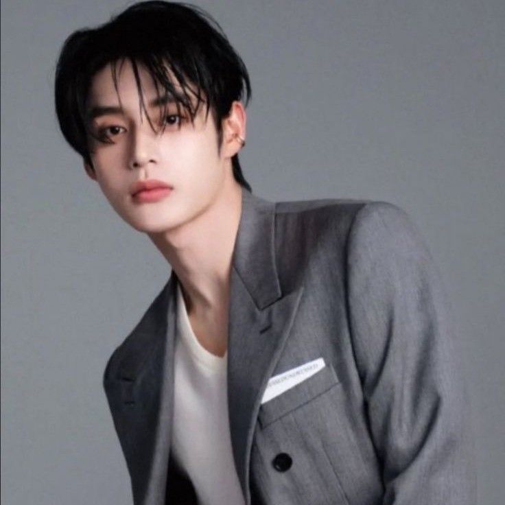 Latest photo of Kim Jiwoong (ZEROBASEONE)