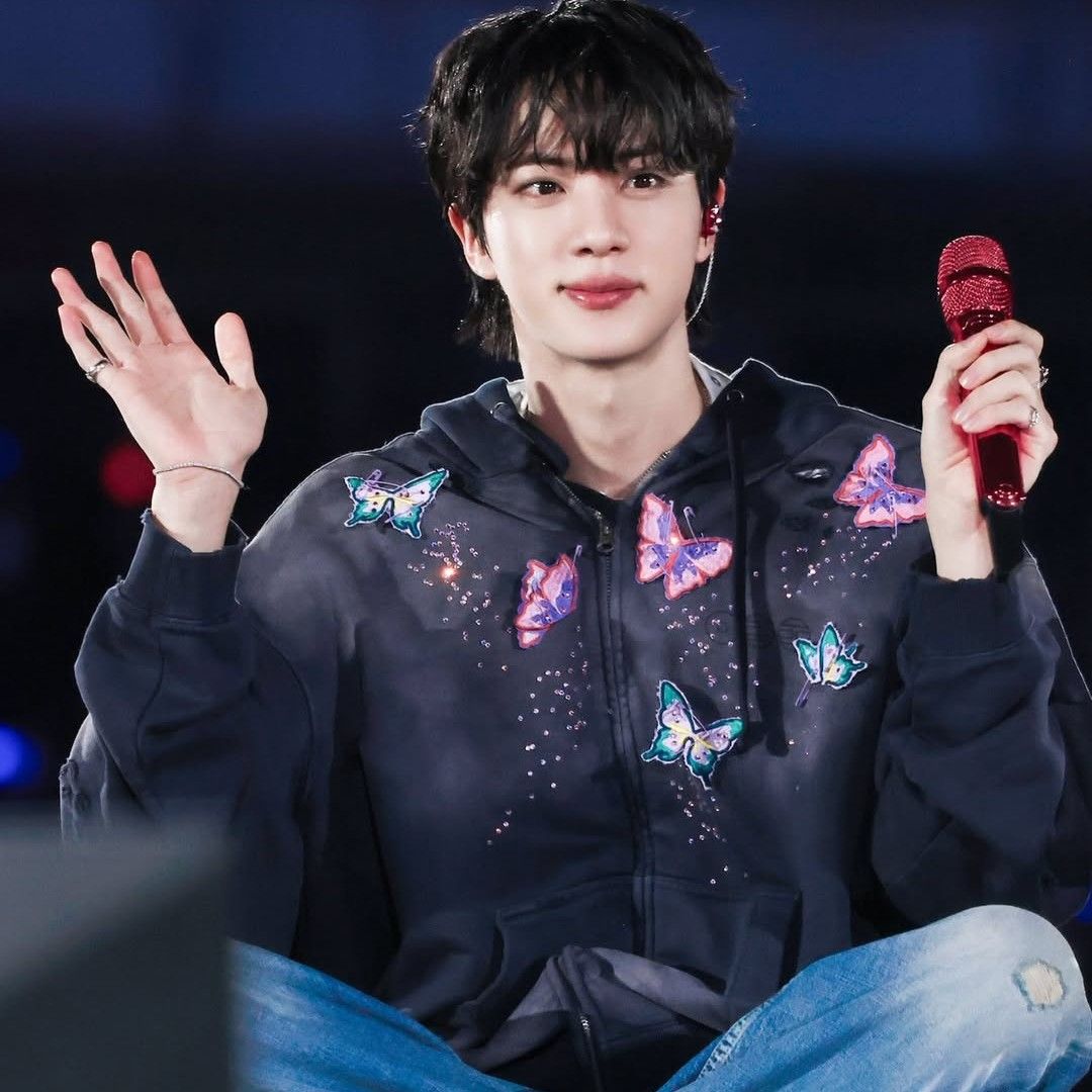 Momen yang diabadikan oleh penggemar Jin (BTS)