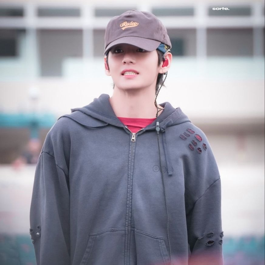 Latest photo of V (BTS)