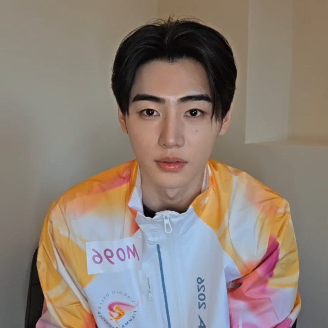 Foto aktivitas terbaru ENHYPEN