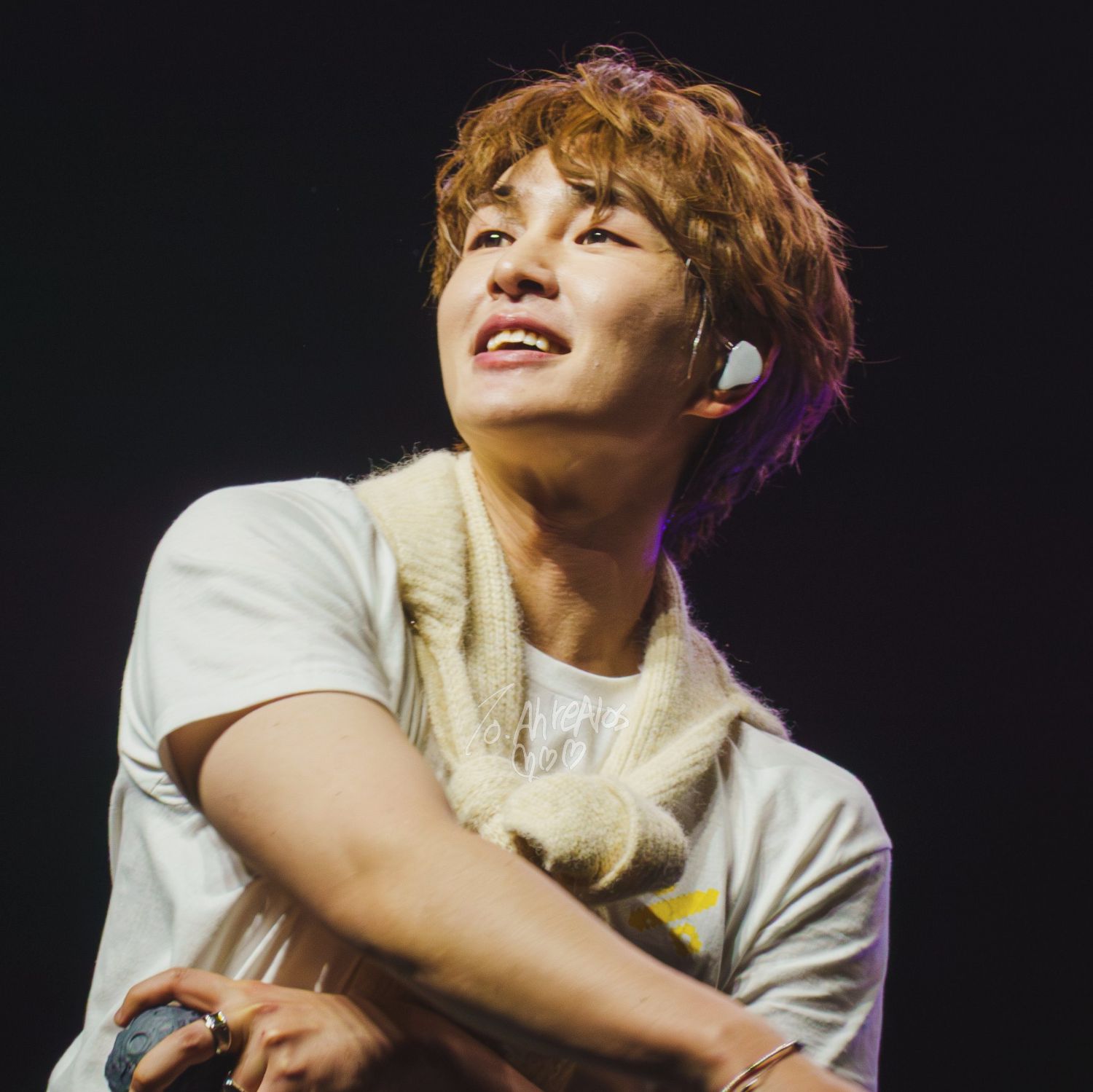 A moment captured by Onew (SHINee)'s fan