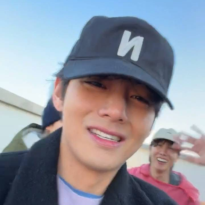 A moment captured by V (BTS)'s fan