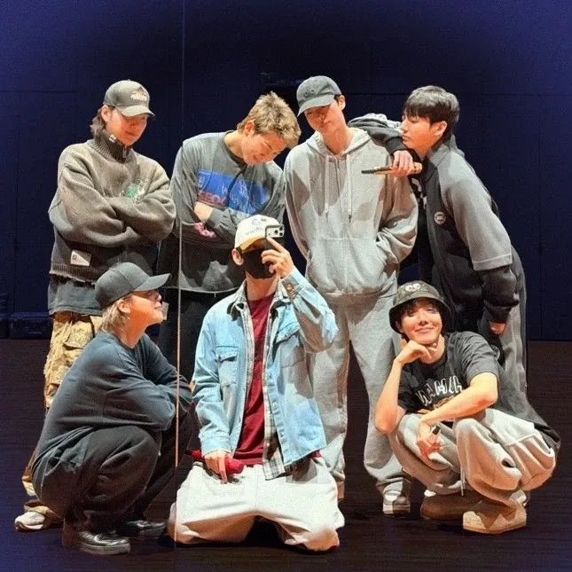 Behind-the-scenes cut of BTS