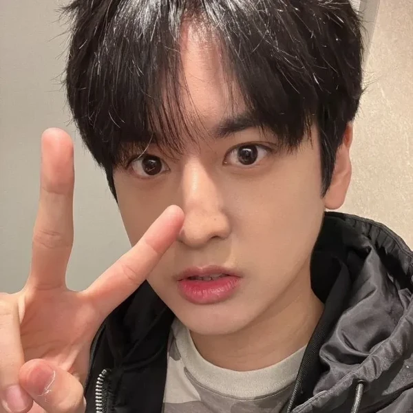 Popular profile image of CHAN (iKON) selected by votes