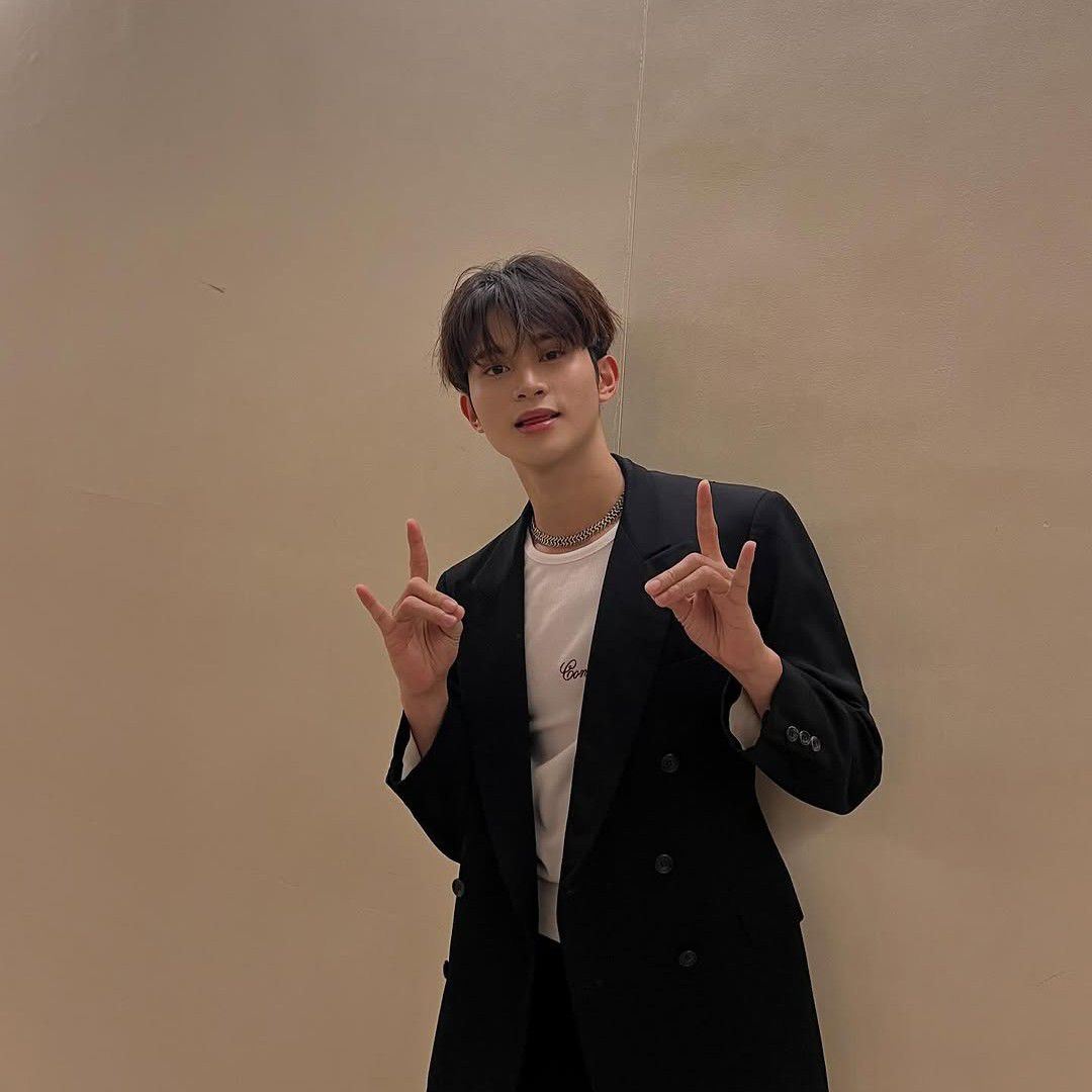 Latest photo of Winston (HORI7ON)