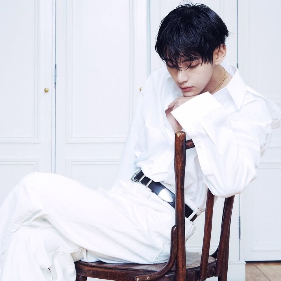 Foto aktivitas terbaru V (BTS)