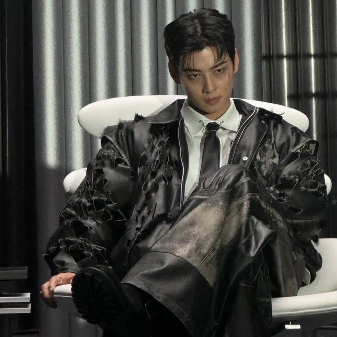 Latest photo of Eunwoo (ASTRO)