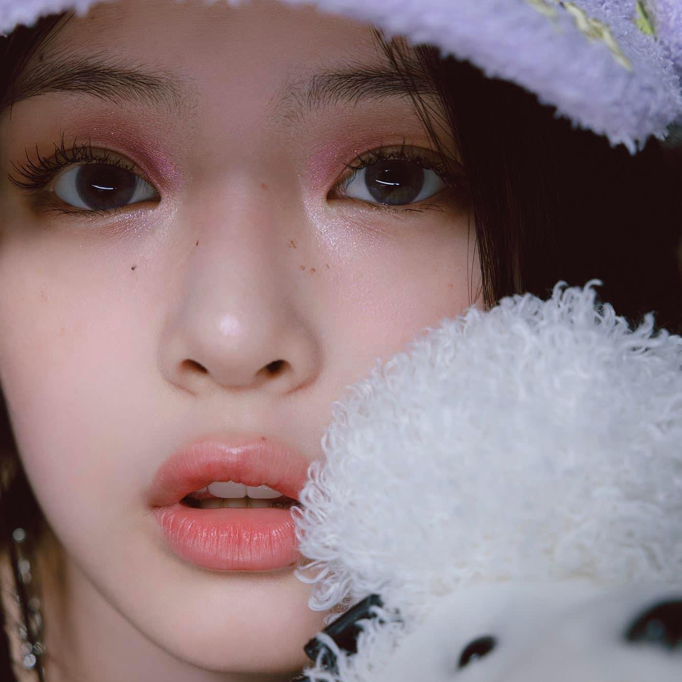 Behind-the-scenes cut of NewJeans