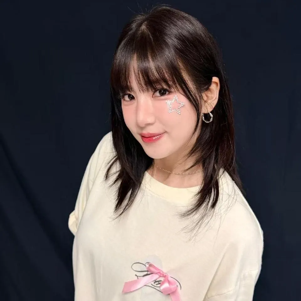 Behind-the-scenes cut of Park Chorong (Apink)