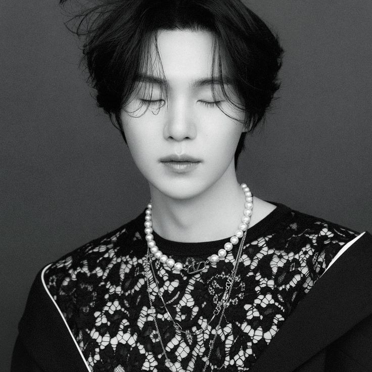 Latest photo of SUGA (BTS)