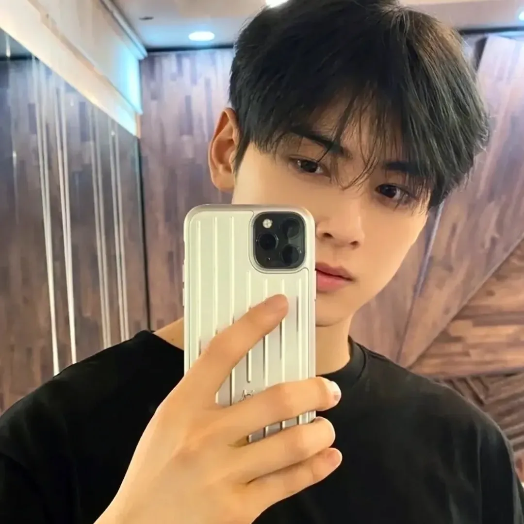 Recent activity shot of Eunwoo (ASTRO)
