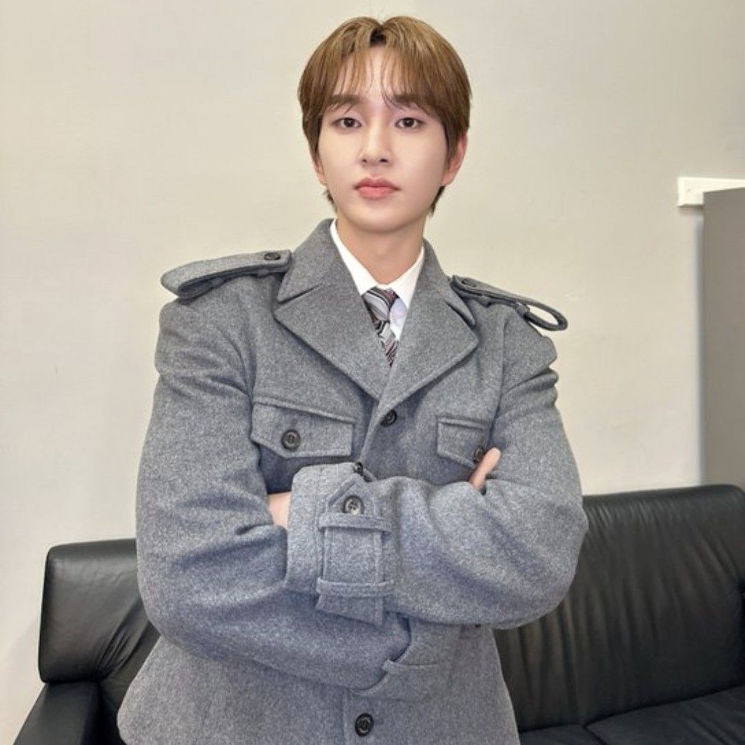 A moment captured by Onew (SHINee)'s fan