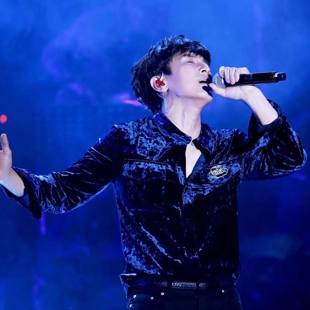 Latest photo of Kim Dongwan (SHINHWA)