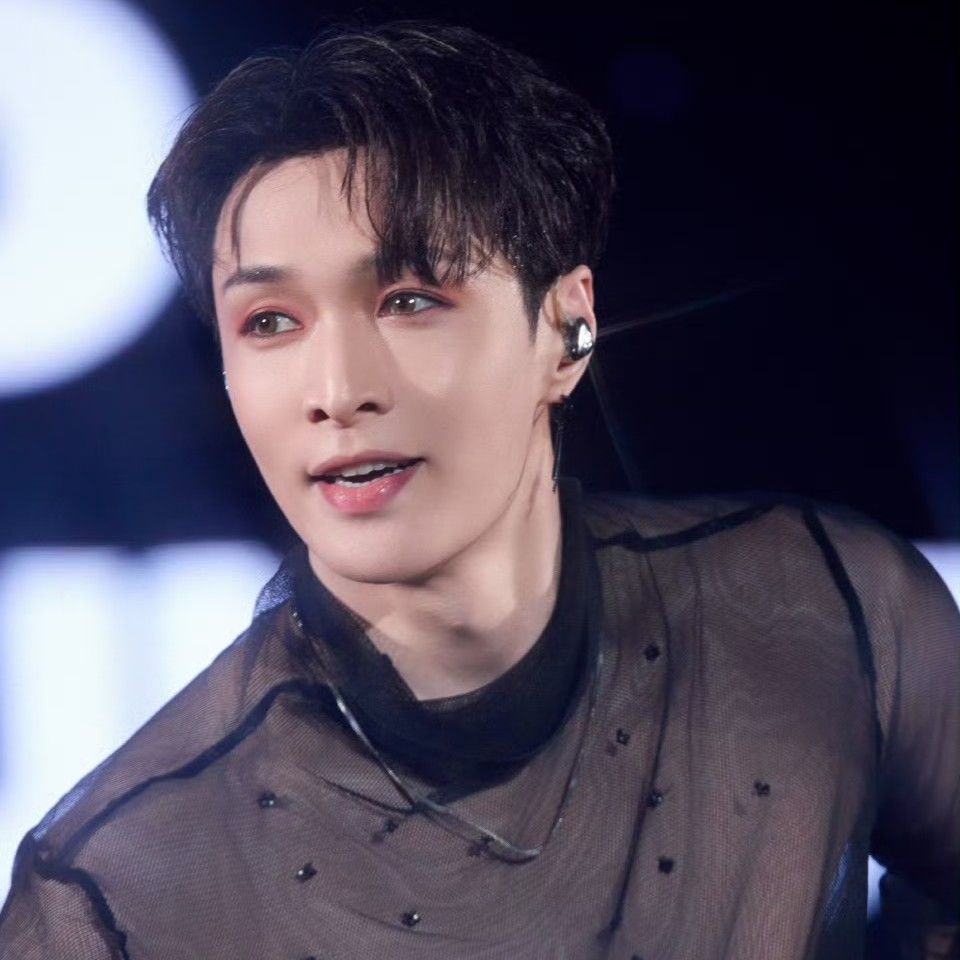 Latest photo of Lay (EXO)