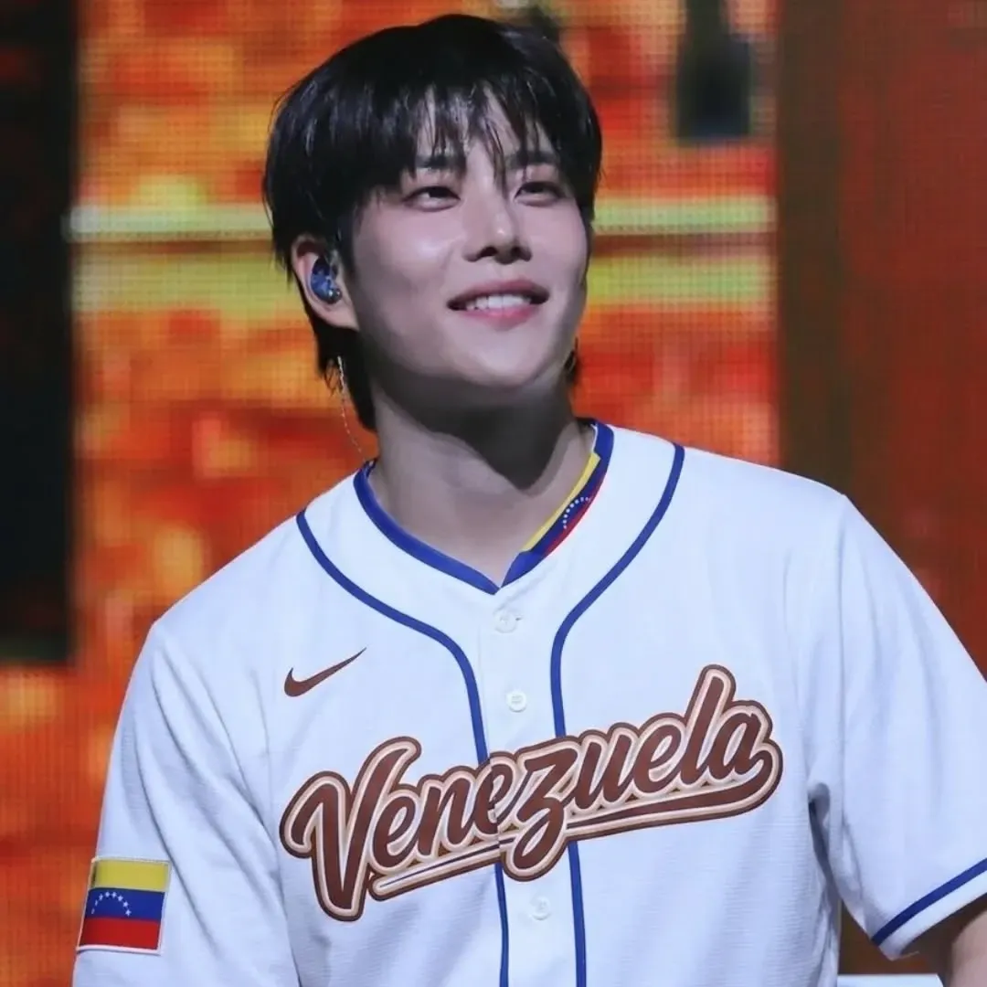 A moment captured by MJ (ASTRO)'s fan