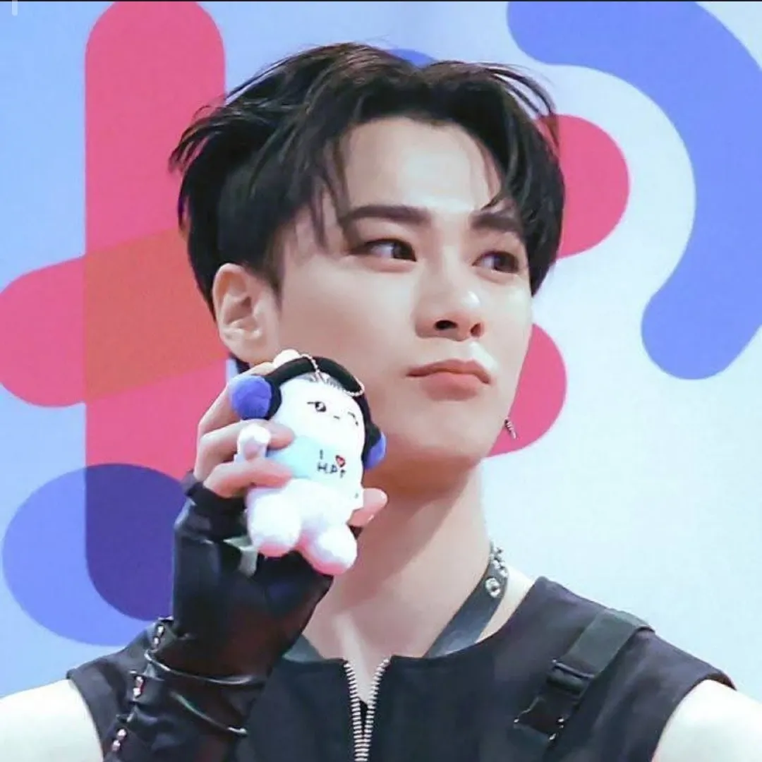 Latest photo of Moonbin (ASTRO)