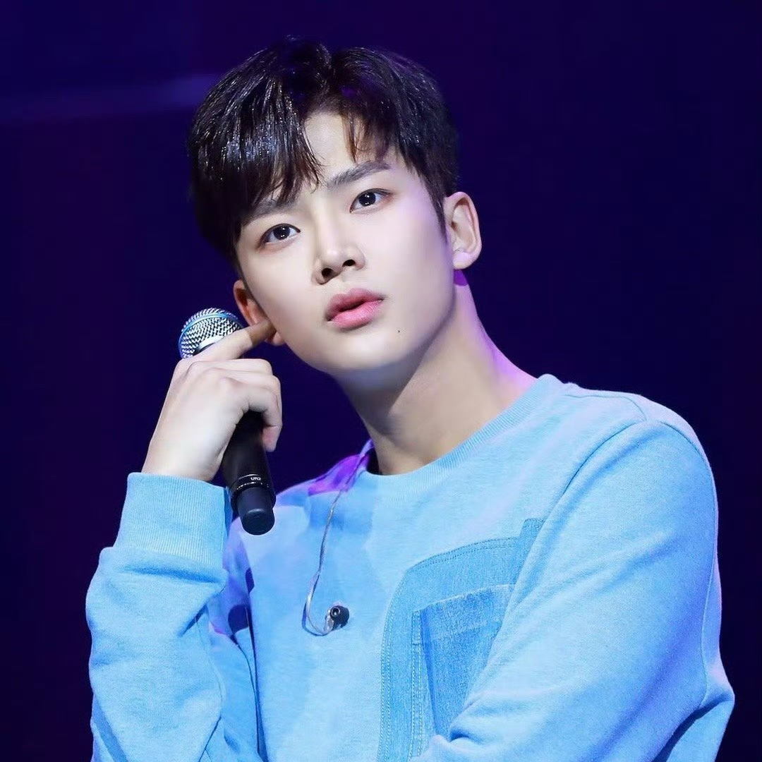 로운의 비하인드 컷