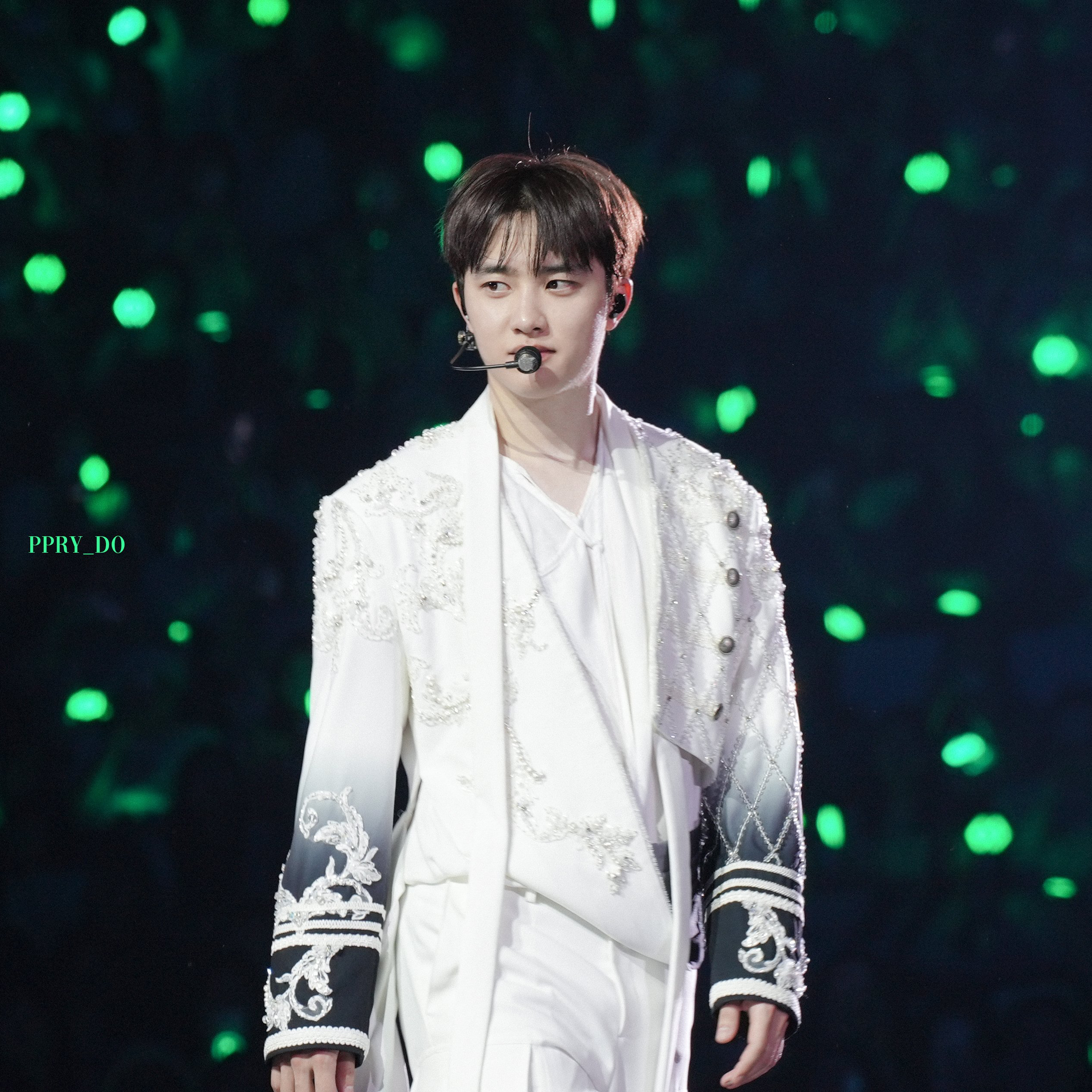 Momen yang diabadikan oleh penggemar D.O. (EXO)