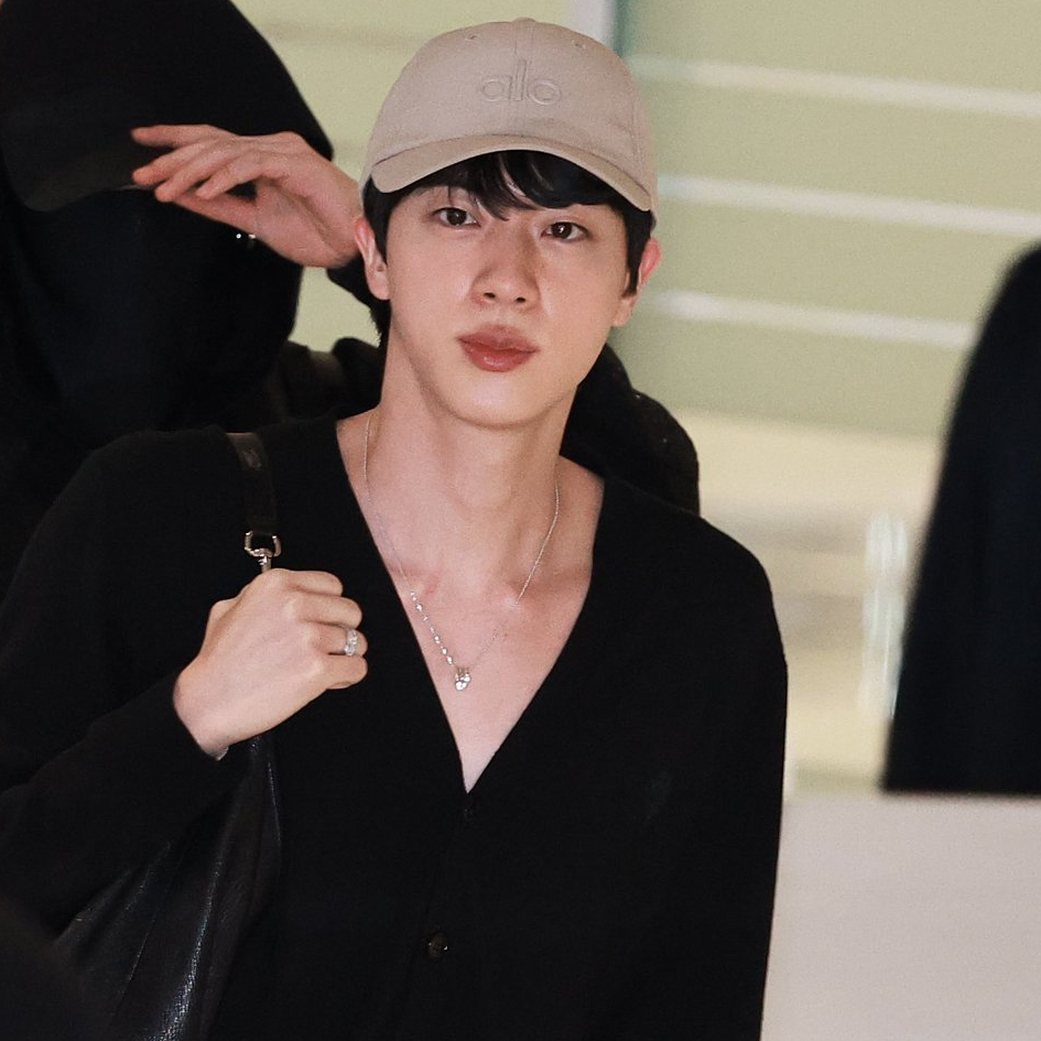 Behind-the-scenes cut of Jin (BTS)