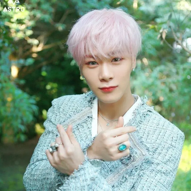 Latest photo of Moonbin (ASTRO)