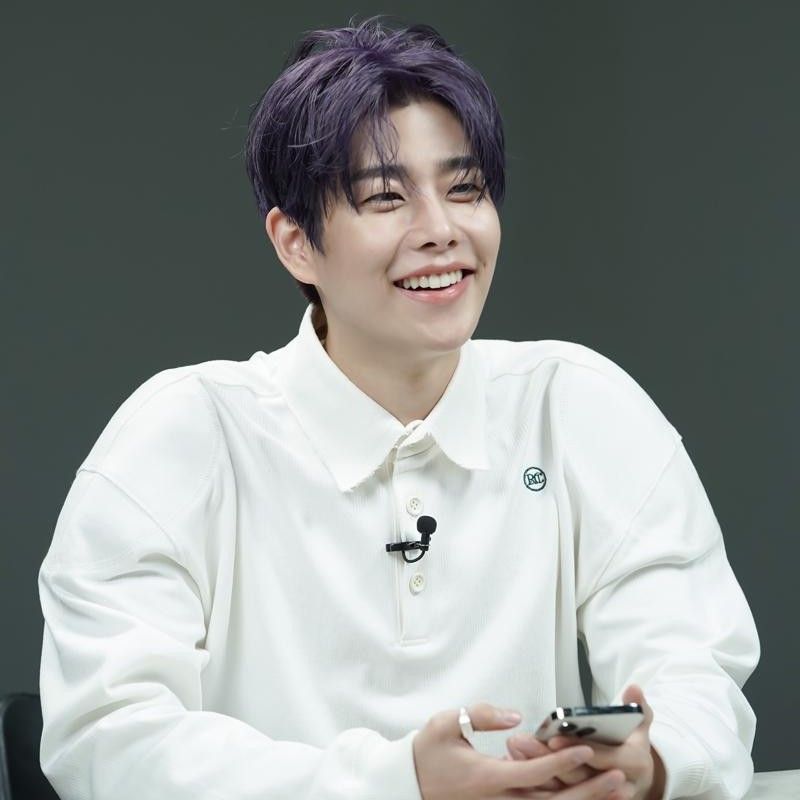 A moment captured by MJ (ASTRO)'s fan