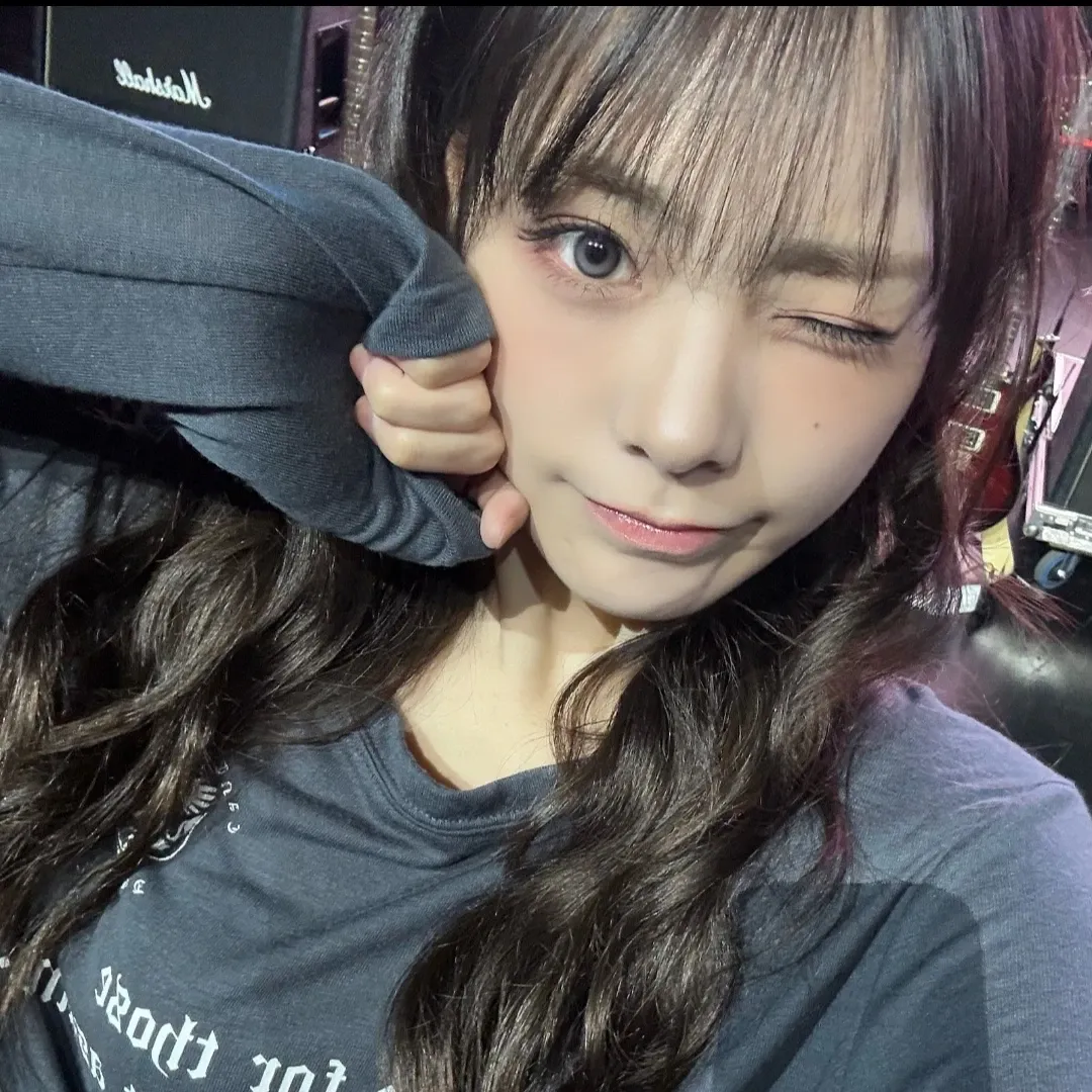 A moment captured by Siyeon (QWER)'s fan