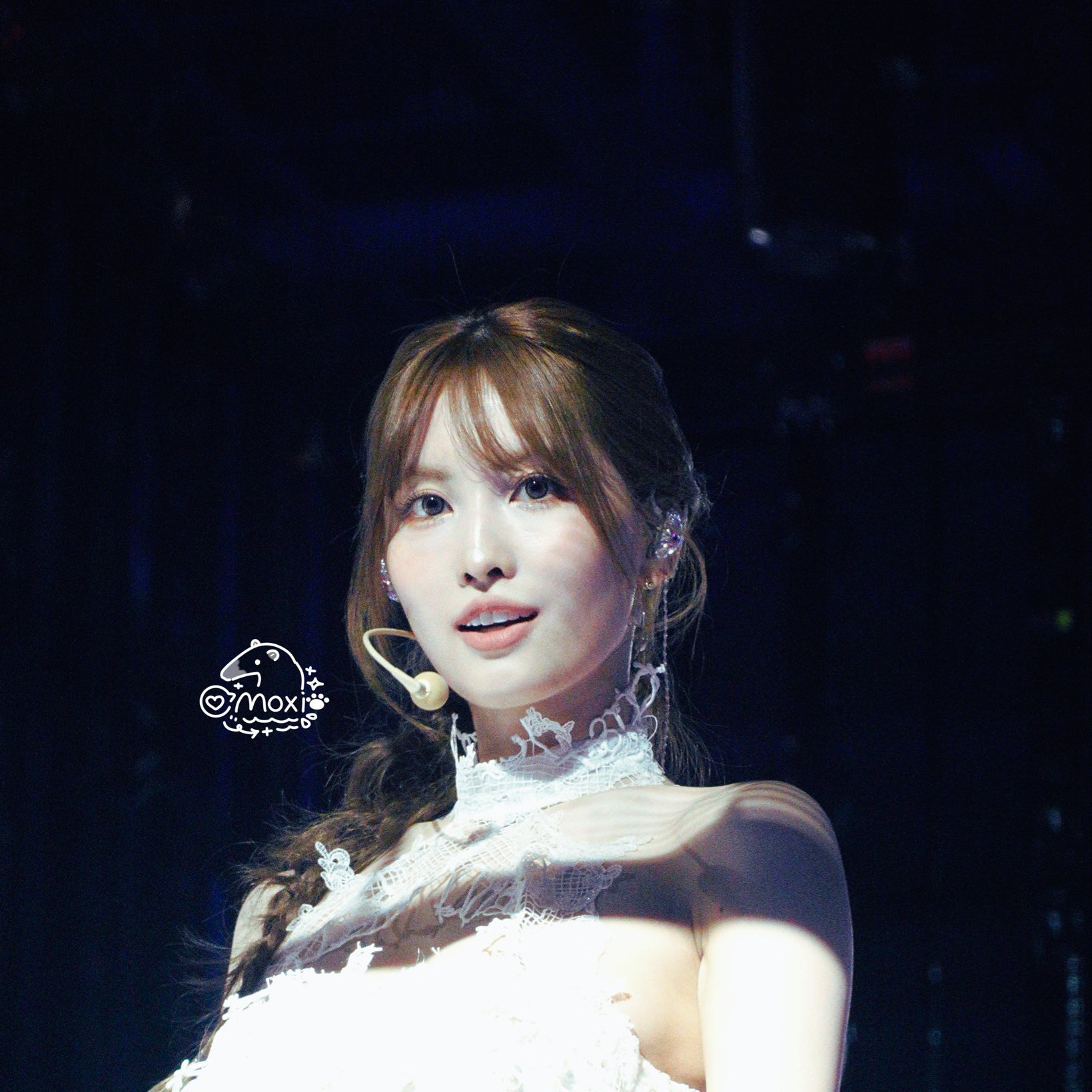 Foto aktivitas terbaru Momo (TWICE)