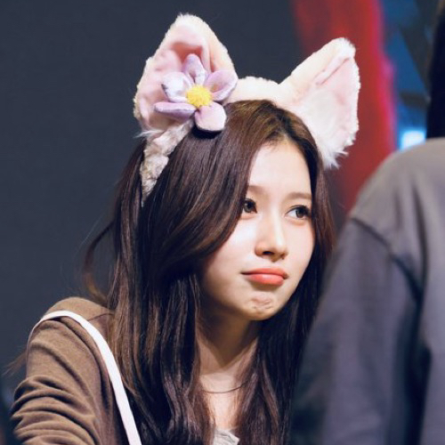 사나 (TWICE)의 최신 사진